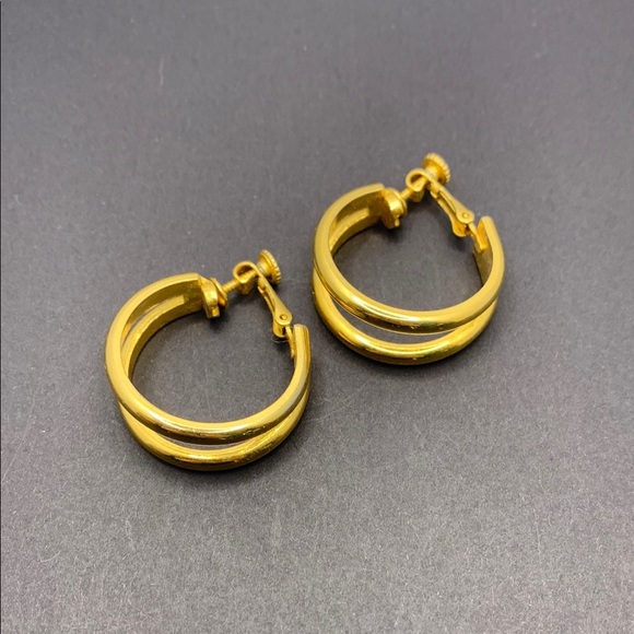 Vintage Goldette Gold Tone Hoop Earrings Screw Back Clip On Pat no 3176475 - Picture 1 of 5